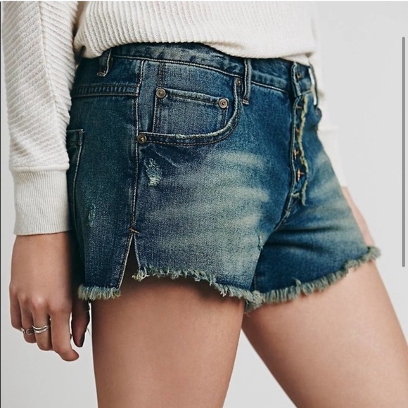 Free People Runaway Cutoff Shorts Distressed Denim - Picture 2 of 6